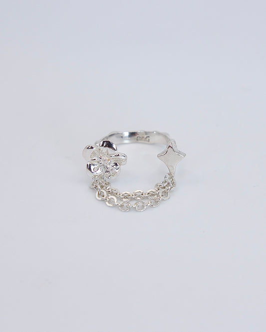 dainty ring with flower and star with chain in 935 silver, amemori