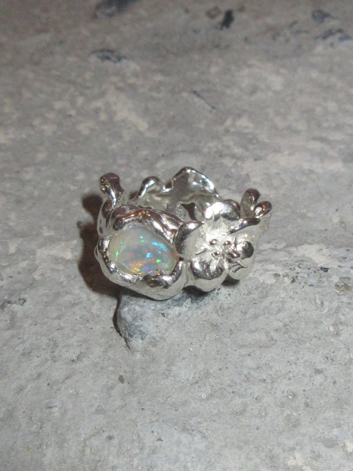 Volcan Flower Ring